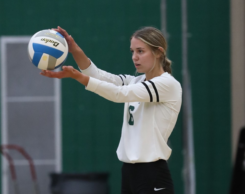 Rocket volleyball squad posts an easy conference victory at wyoming